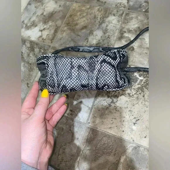 Women’s Black and  Grey Snake Skin Crossbody shoulder bag purse adjustable strap - Picture 10 of 16